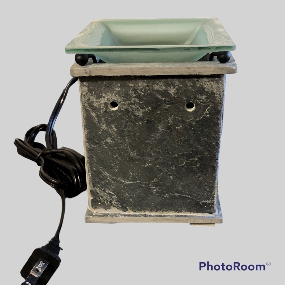 NWOT Scentsy Full Size ‘Shale’ Warmer